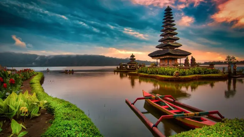 Pura Ulun Danu Beratan: Keindahan Spiritual di Tepian Danau