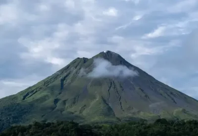 Gunung Angker di Indonesia yang Dipenuhi Misteri dan Kisah Mistis